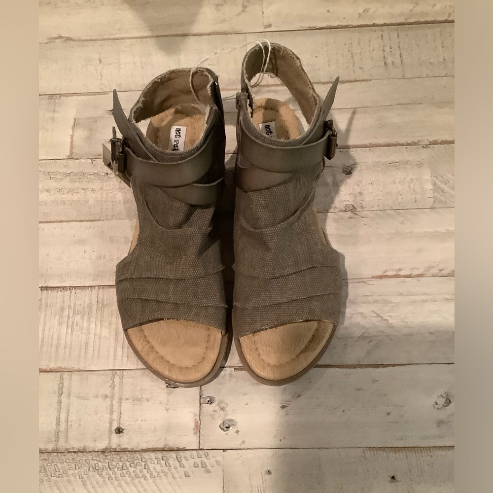 AVRIL sandals